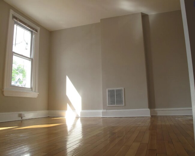 Photo - 3728 Midvale Ave