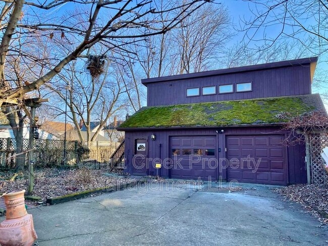 Photo - 1041 W 10th St Unit 3