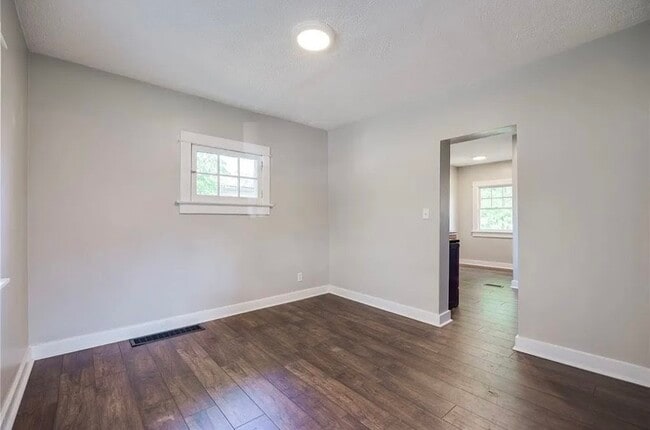 Photo - 1449 Weaver St