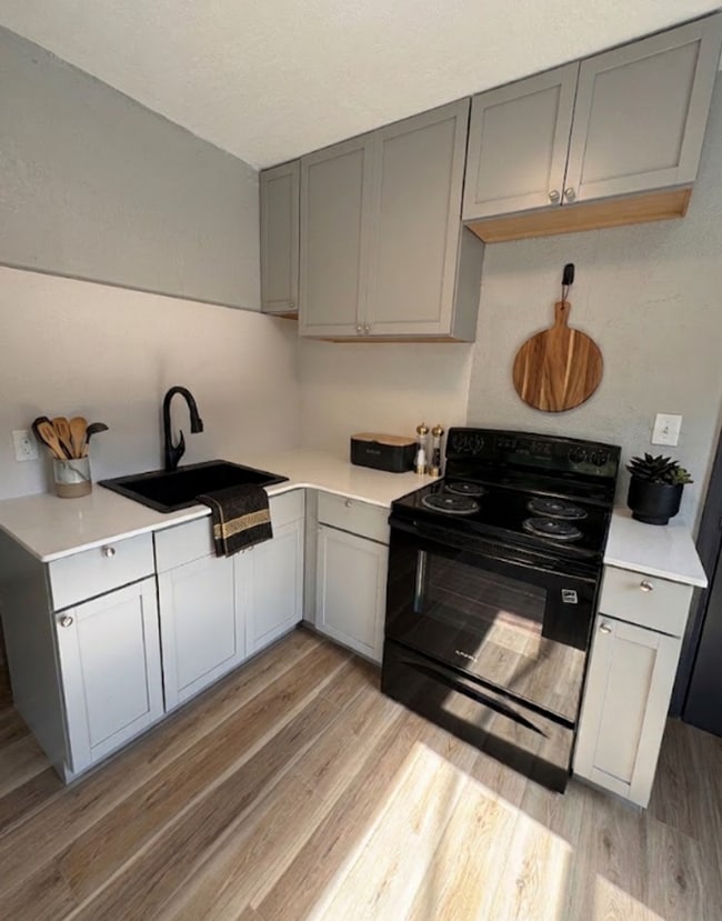 705-7055 W 3rd St Unit 705.5