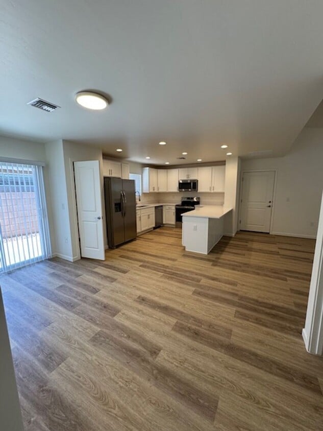 East- NEW BUILD 3 Bedroom rental homes! - East- NEW BUILD 3 Bedroom rental homes!