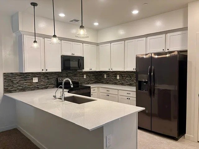 Building Photo - 2748 S Cavalier Dr
