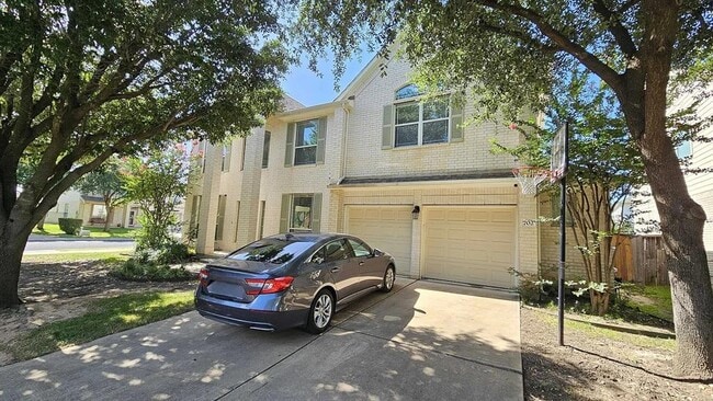 Photo - 702 Old Ravine Ct House