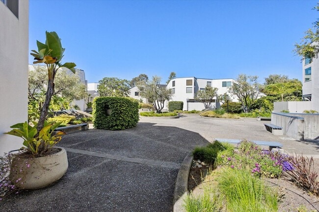 Photo - 470 Cola Ballena Unit G