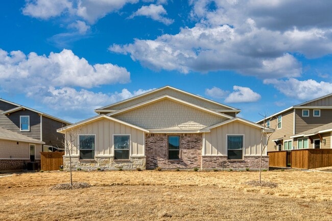 Building Photo - AVAILABLE NOW! GORGEOUS 2 BEDROOM FOUR PLE... Rental