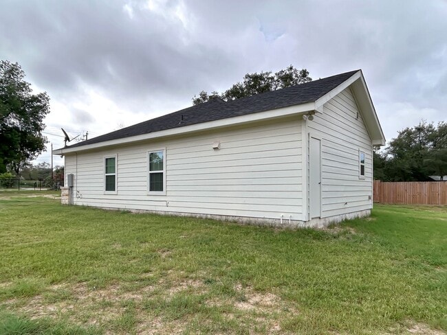 Photo - Beautiful Custom Home on 1 Acre in Peacefu...