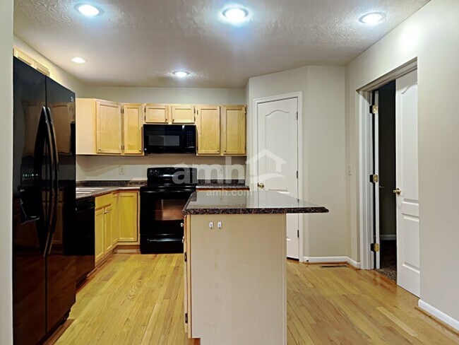 Photo - 9030 Crimson Oak Dr