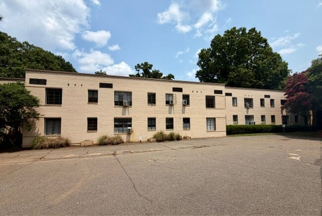 Photo - 1/2 MONTH OFF SPECIAL - Dilworth -Historic Myrtle Sq 1 bed 1 bath condo