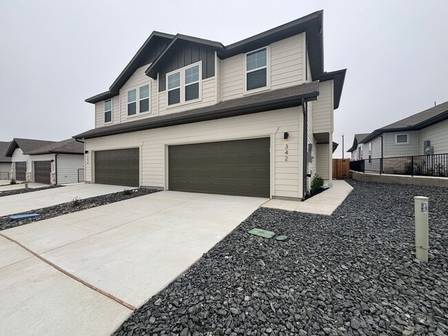 Photo - Want luxury living in the Far West ...Look no further...Amanda Park is it!