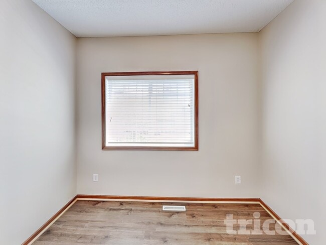 Photo - 7712 Lachman Ave NE