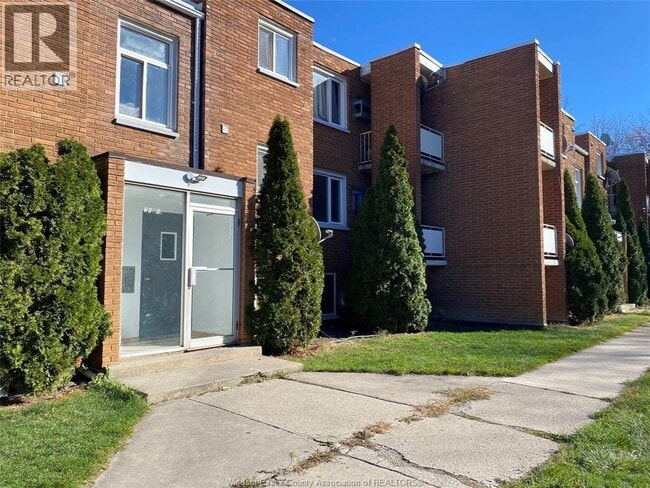 Photo - 2476 Rivard Ave