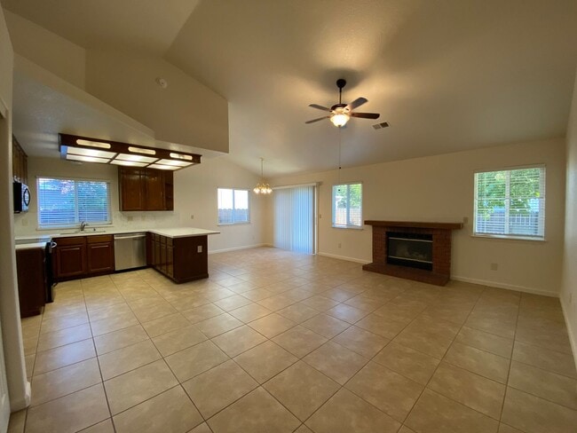 Photo - Vacaville 3bed/2bath home! Open floor plan...