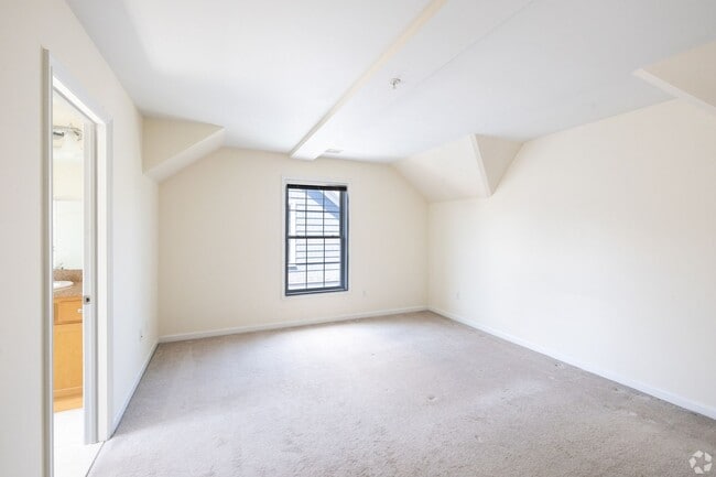 Photo - Summerview Square