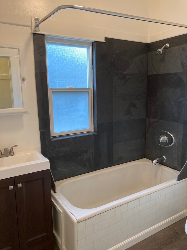 Photo - 533 S Westmoreland Ave Unidad 14