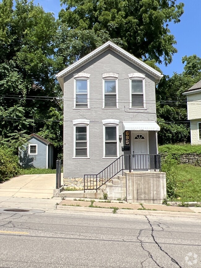 Building Photo - 695 Hill St Rental
