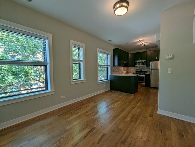 2207 W Eastwood Ave Unit 3