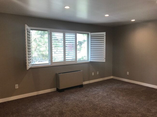 Photo - Top Floor Studio In The Wimbledon Condos! Ideal Location!