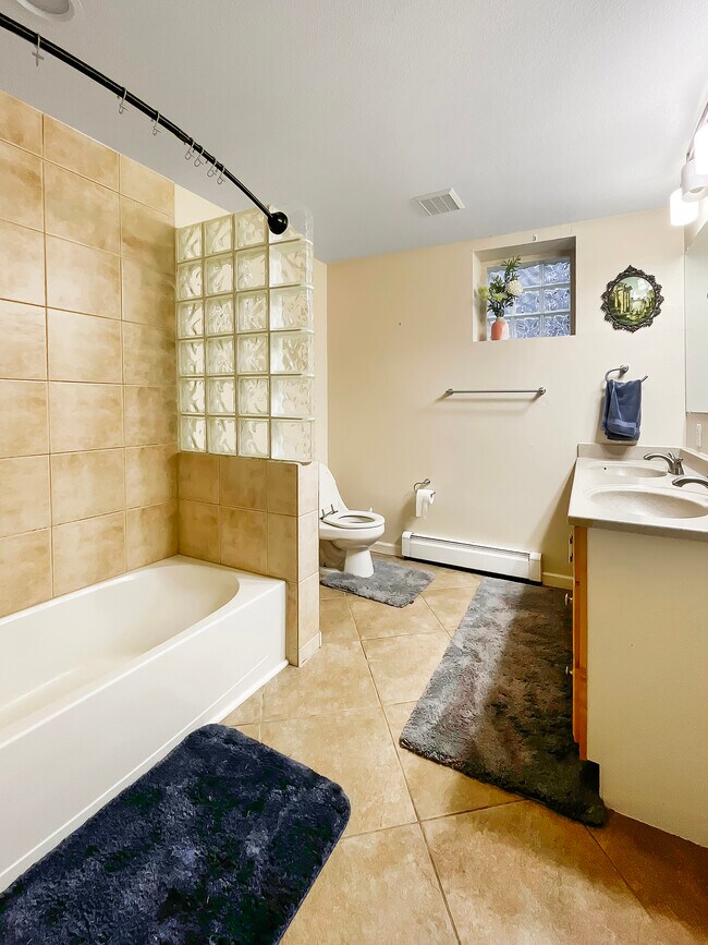 Photo - 617 N St