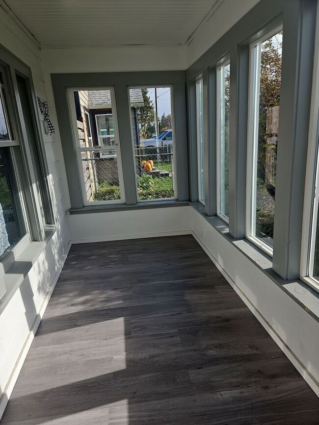 Building Photo - 2ba 1ba with Garage