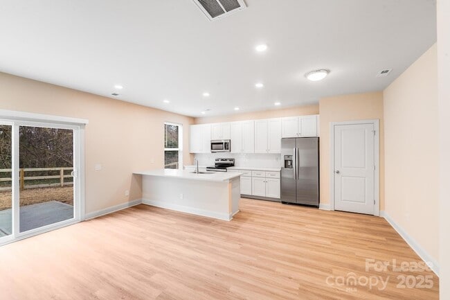 Photo - 645 Brookwood St