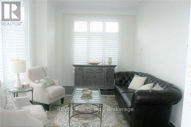 Photo - 1 Tilsonburg Ave