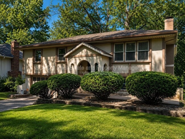 Building Photo - 8806 Crescent Ave