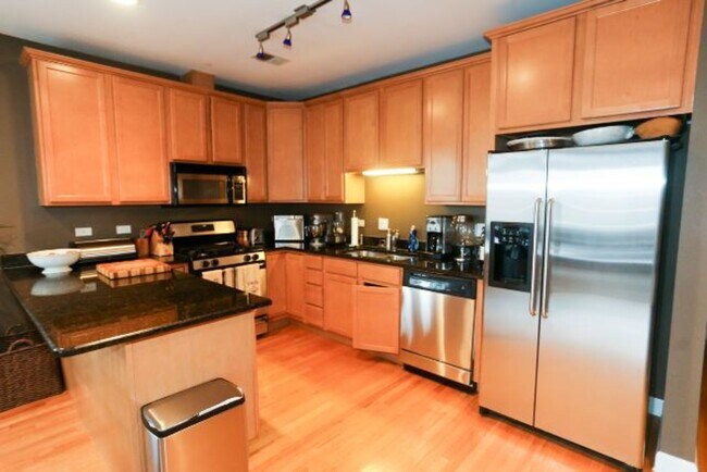 Photo - 3655 N Southport Ave Unit J04P