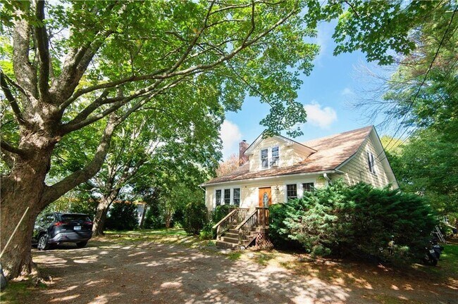 Photo - 556 E Main Rd