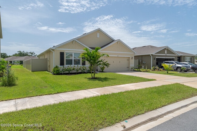 Photo - 1075 Trinity St