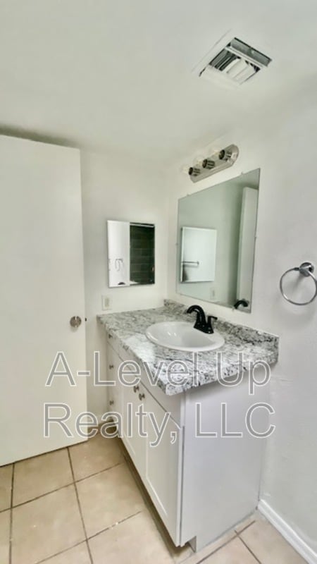 Photo - 1025 S Santa Rita Ave