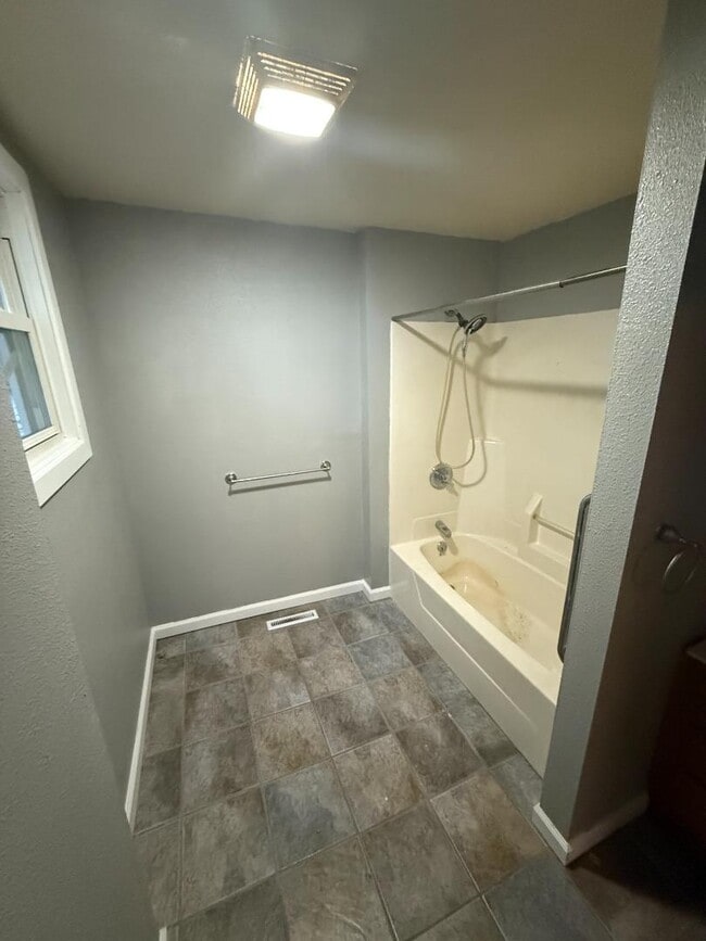 Photo - 2057 Maple Ave