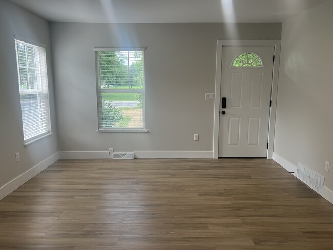 Photo - 249 E Temperance Rd