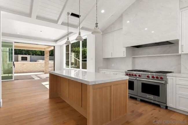 461 Zuni Dr