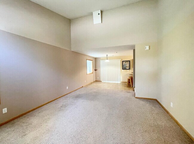 Livingroom that walk to the patio - 10172 Stutz Ct NE