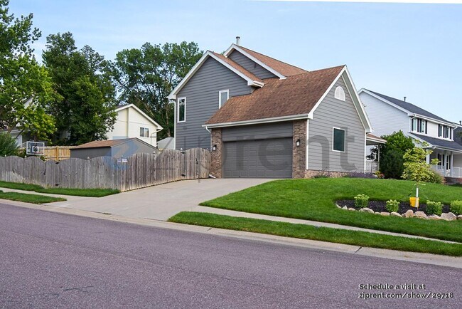 Photo - 721 N Aberdeen Dr House