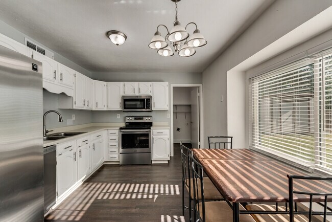 Photo - 4825 Trailwood Dr