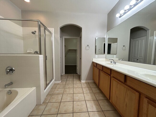 Photo - 955 E Knox Rd