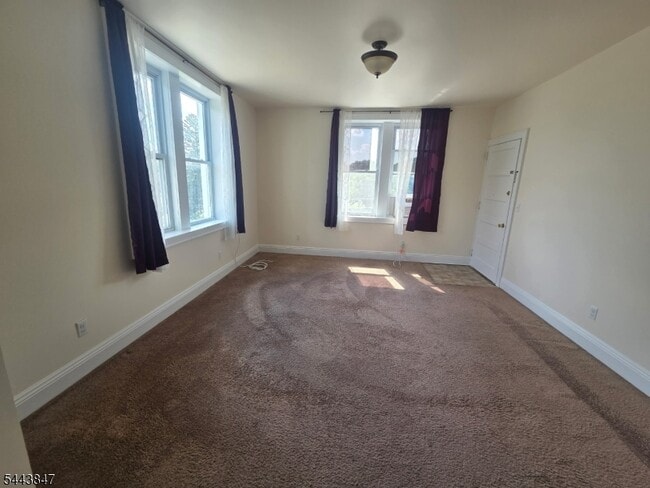 Photo - 817 Ringwood Ave