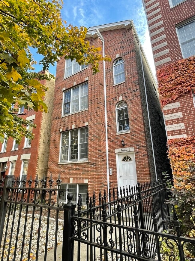 Building Photo - 1343 N Leavitt St