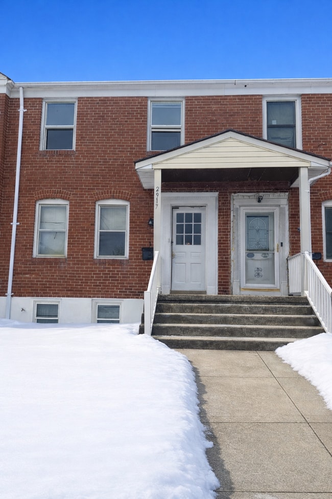 Building Photo - 2917 Cornwall Rd Unit 3 (NB)