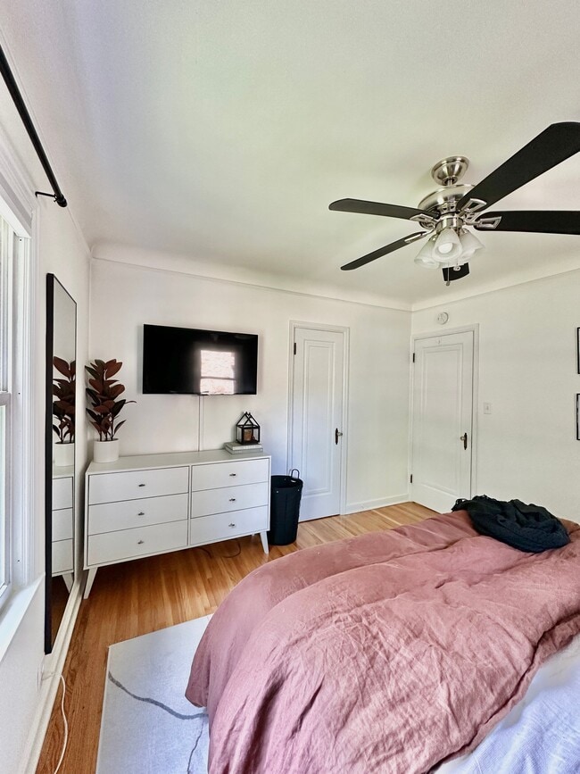 Photo - 3380 Brunswick Ave S