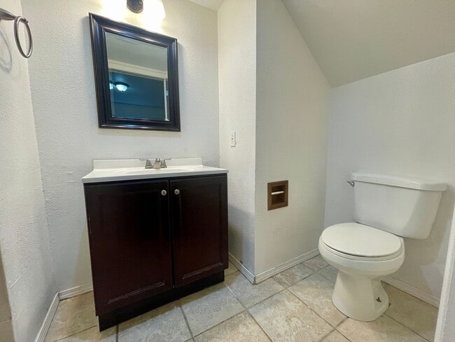Photo - Cozy 3 Bedroom 2 Bathroom Townhouse In The NW!