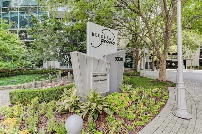 3338 Peachtree Rd Unidad 2006