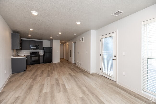 1BR, 1BA - 760SF - Living Room