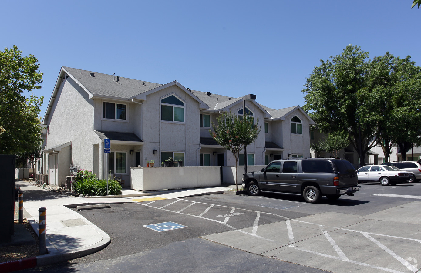 Photo - West Capitol Courtyard Apartments