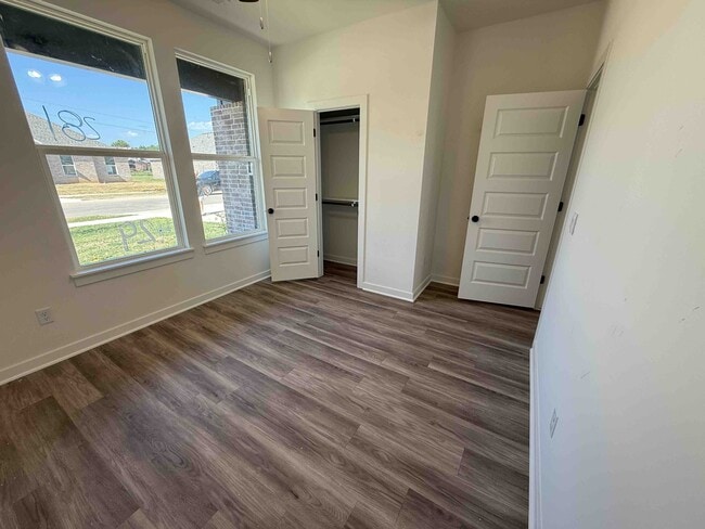 Photo - 557 Arizona St