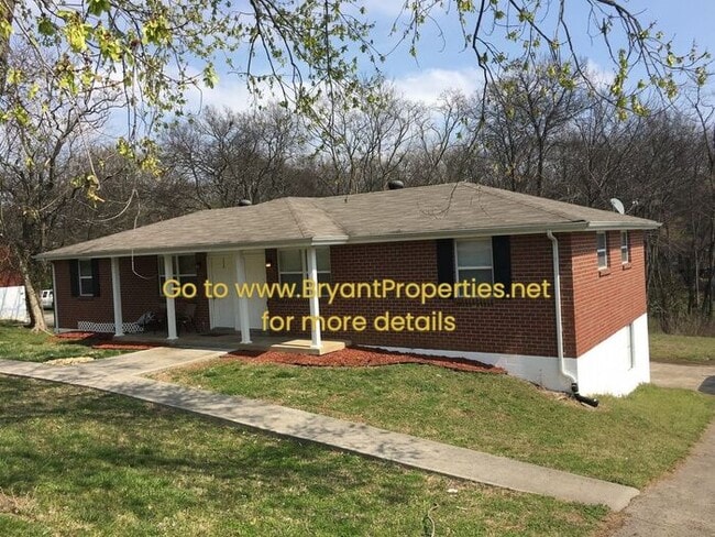 Building Photo - Hendersonville - 2 Bedroom Duplex Basement... Rental