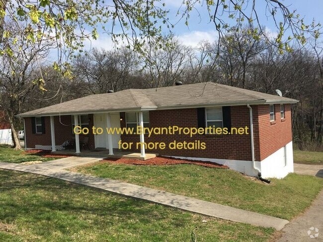 Building Photo - Hendersonville - 2 Bedroom Duplex Basement... Rental