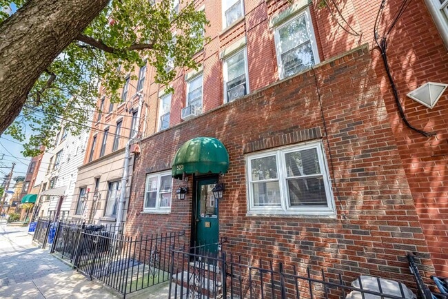 Photo - 523 Adams St Unit 3