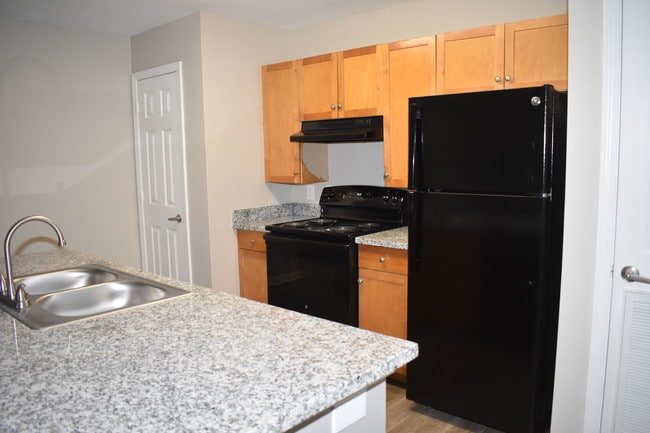 3BR, 2BA - 1100 SF - Ashton Heights Apartments